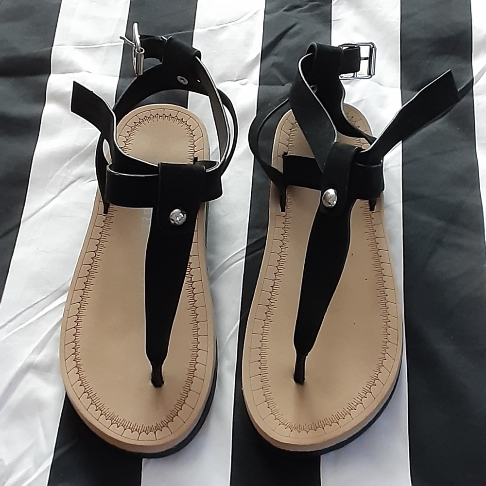 Black and Tan Strap Thong Sandals